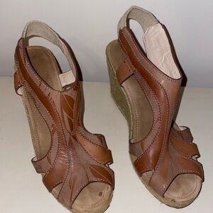 Tommy Bahama Tan Leather Wedge Sandals